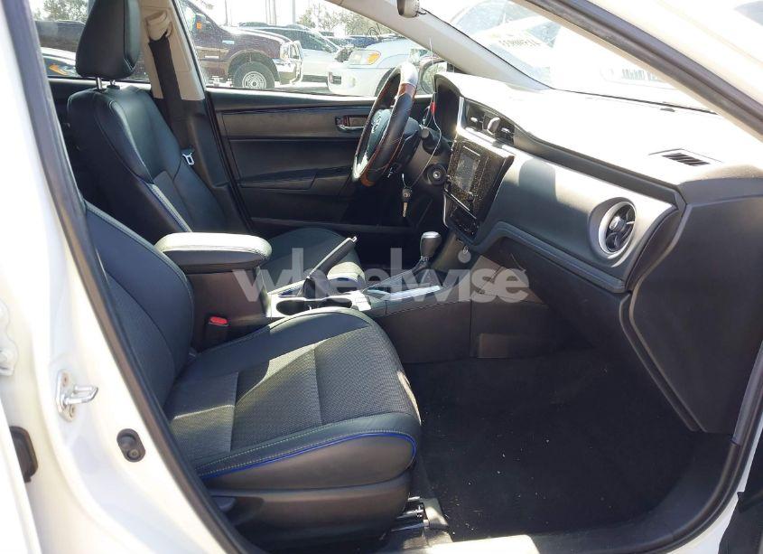 Photo 5 of 2019 Toyota Corolla SE (VIN 2T1BURHE7KC208113)