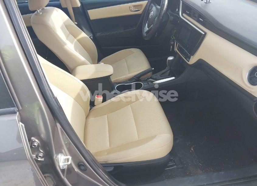 Photo 5 of 2019 Toyota Corolla LE (VIN 2T1BURHE7KC209603)