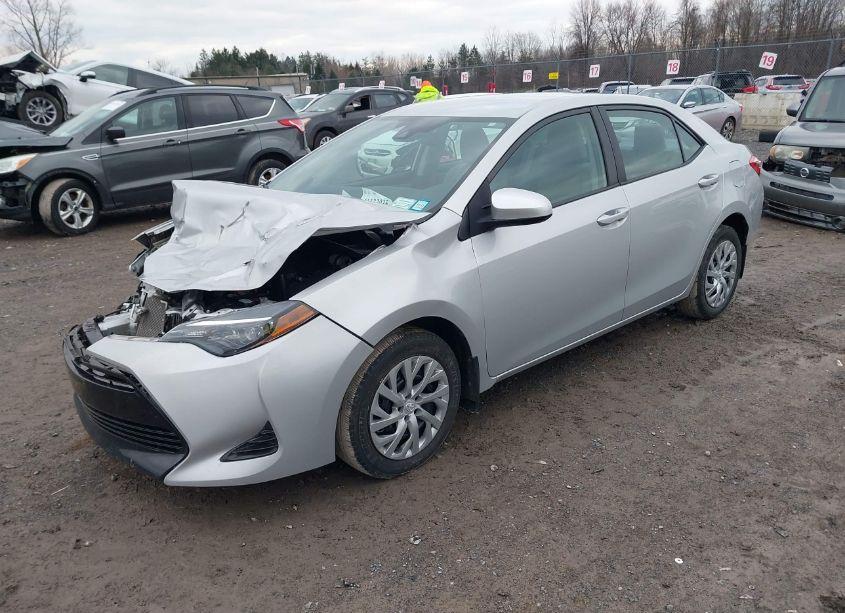 Photo 2 of 2019 Toyota Corolla LE (VIN 2T1BURHE7KC212629)