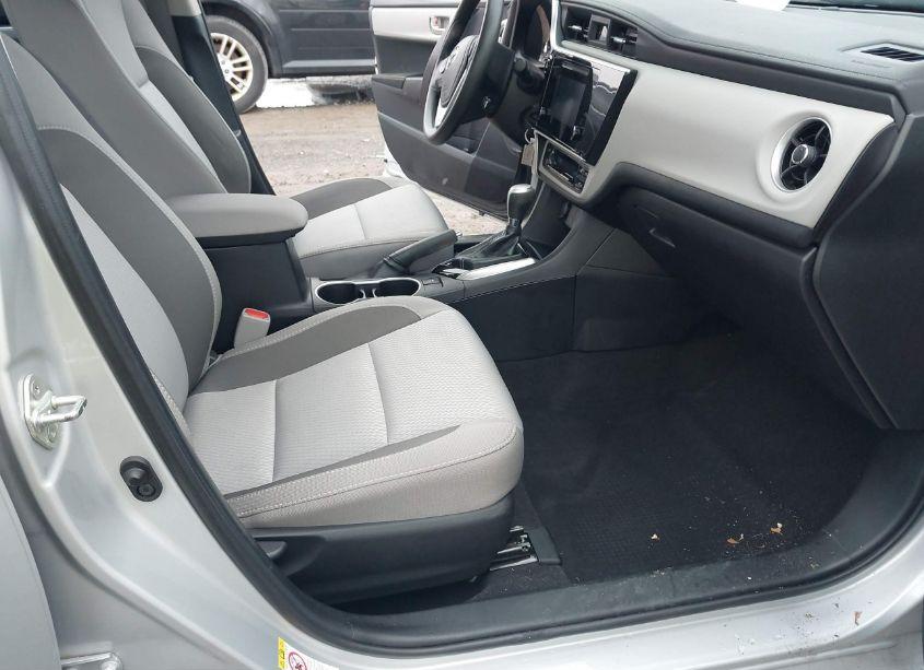 Photo 5 of 2019 Toyota Corolla LE (VIN 2T1BURHE7KC212629)