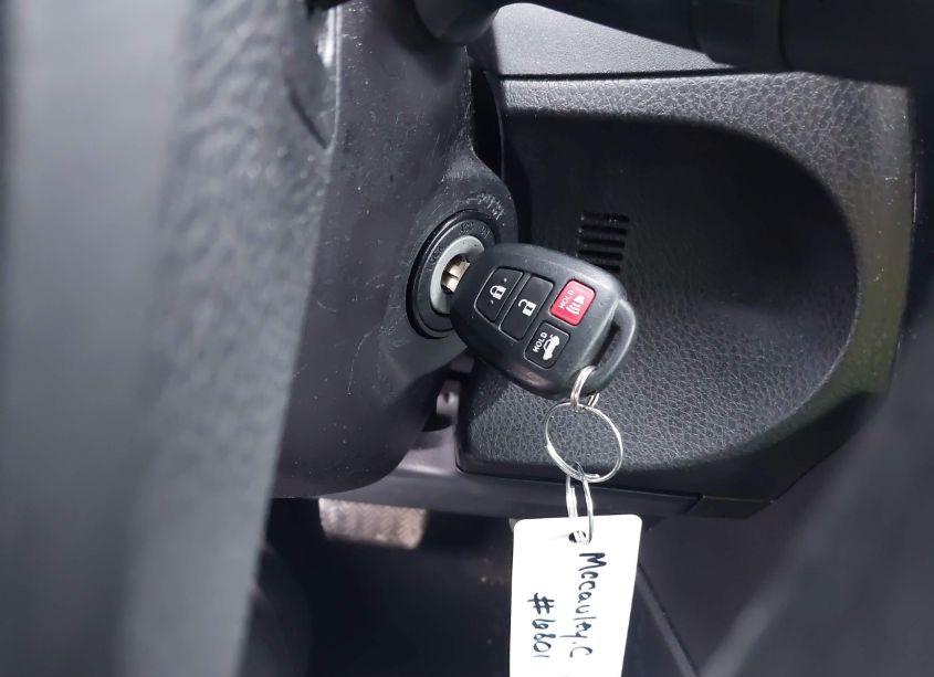 Photo 11 of 2019 Toyota Corolla LE (VIN 2T1BURHE7KC212680)