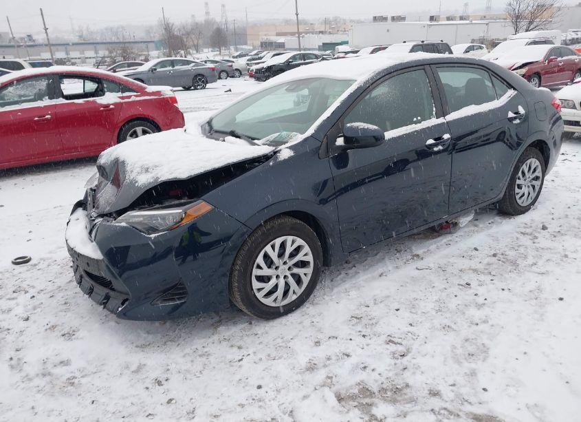 Photo 2 of 2019 Toyota Corolla LE (VIN 2T1BURHE7KC212680)