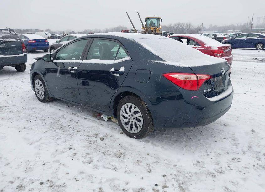 Photo 3 of 2019 Toyota Corolla LE (VIN 2T1BURHE7KC212680)