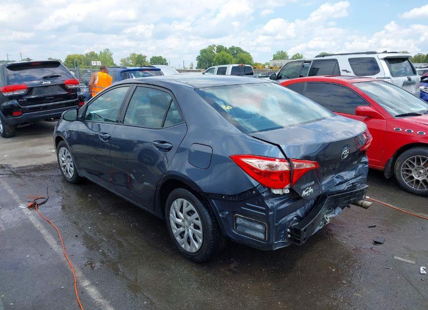 Photo 3 of 2019 Toyota Corolla LE (VIN 2T1BURHE7KC219225)