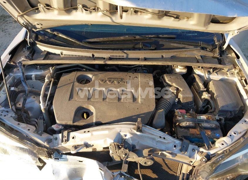 Photo 10 of 2019 Toyota Corolla LE (VIN 2T1BURHE7KC240947)