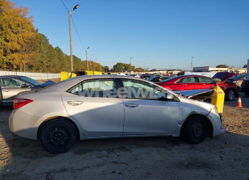 Photo 13 of 2019 Toyota Corolla LE (VIN 2T1BURHE7KC240947)