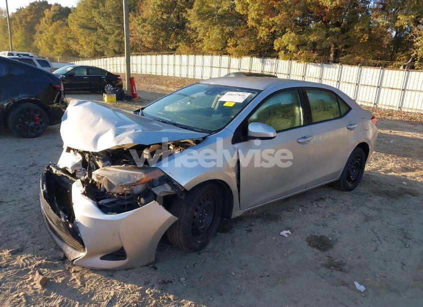 Photo 2 of 2019 Toyota Corolla LE (VIN 2T1BURHE7KC240947)