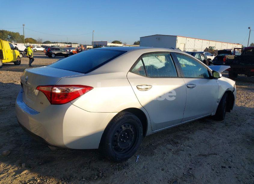 Photo 4 of 2019 Toyota Corolla LE (VIN 2T1BURHE7KC240947)