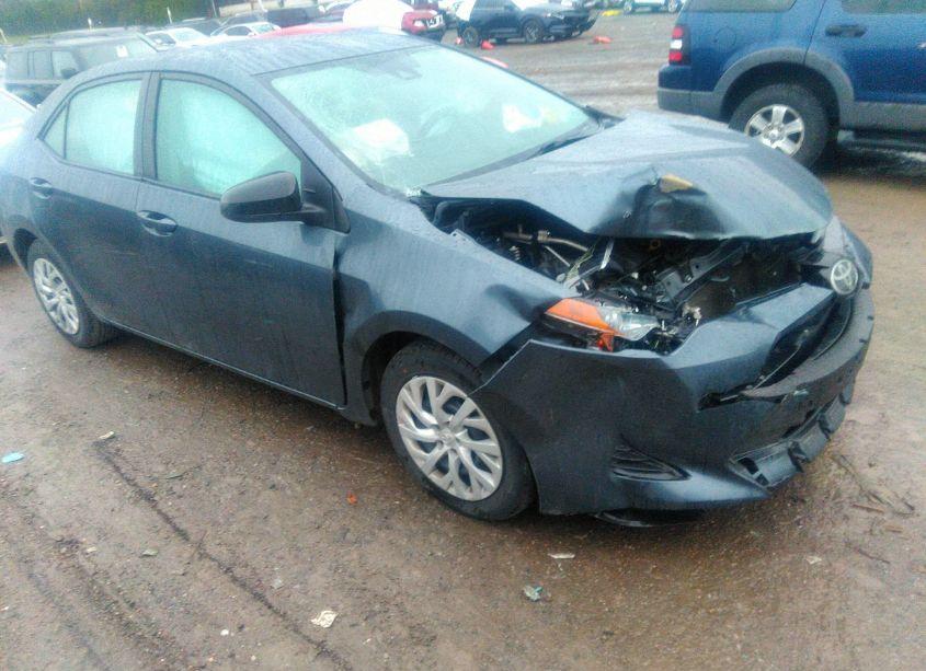 2019 Toyota Corolla LE (VIN 2T1BURHE7KC241807) main photo