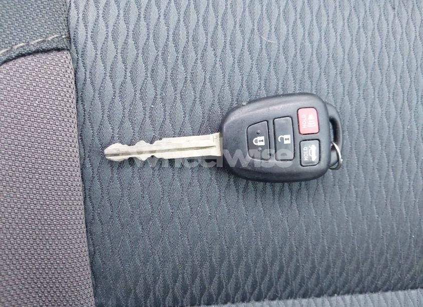 Photo 11 of 2019 Toyota Corolla LE (VIN 2T1BURHE7KC246733)