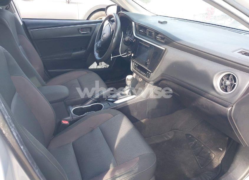 Photo 5 of 2019 Toyota Corolla LE (VIN 2T1BURHE7KC246733)