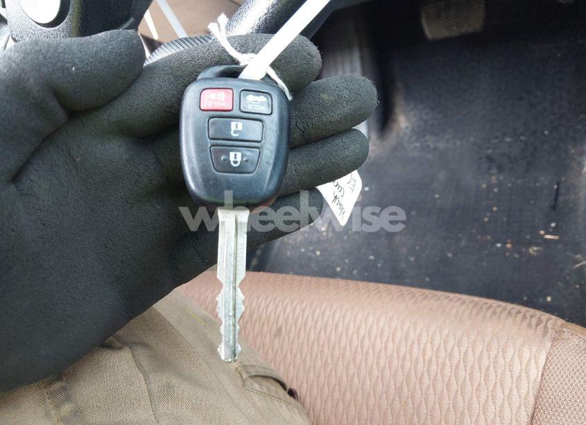 Photo 11 of 2014 Toyota Corolla LE (VIN 2T1BURHE8EC031138)