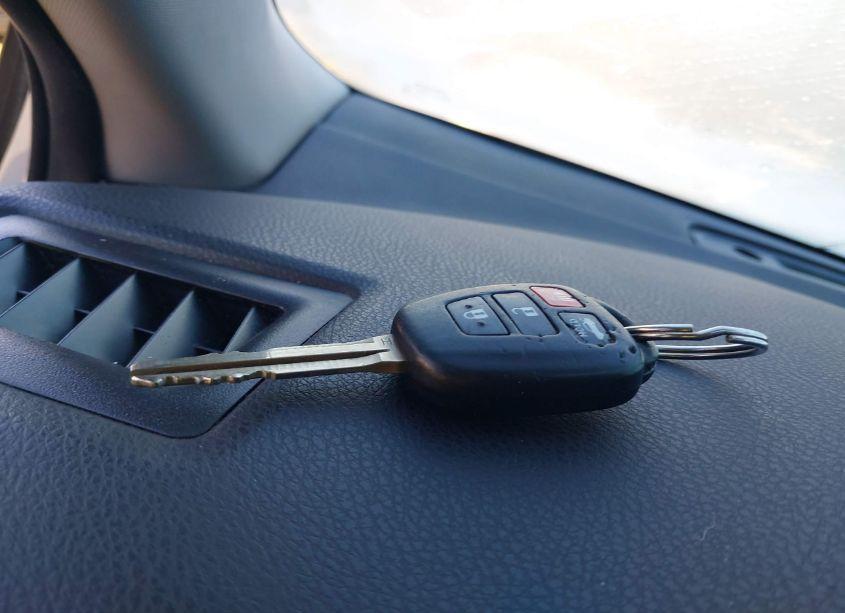 Photo 11 of 2014 Toyota Corolla LE (VIN 2T1BURHE8EC200235)