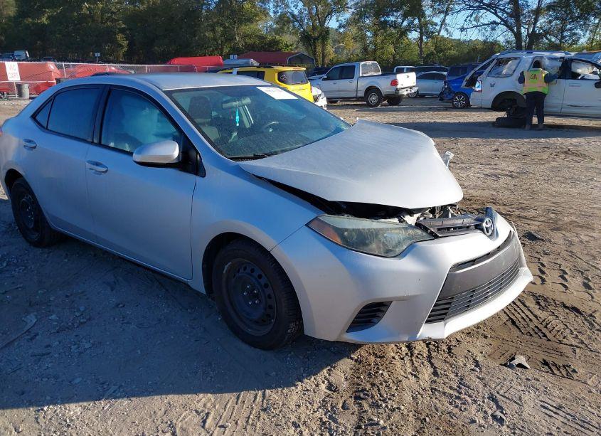 2015 Toyota Corolla LE (VIN 2T1BURHE8FC238436) main photo
