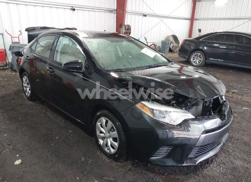 2015 Toyota Corolla LE (VIN 2T1BURHE8FC257813) main photo
