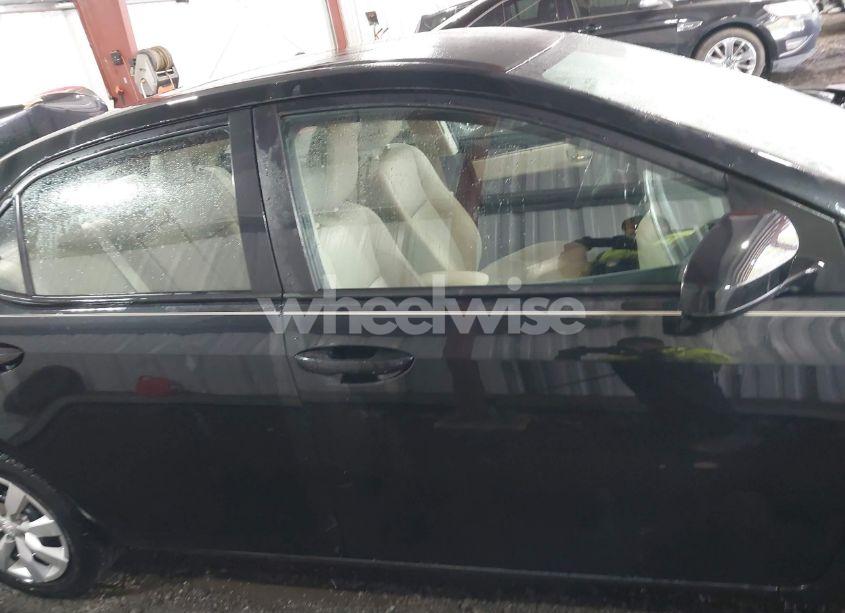 Photo 13 of 2015 Toyota Corolla LE (VIN 2T1BURHE8FC257813)