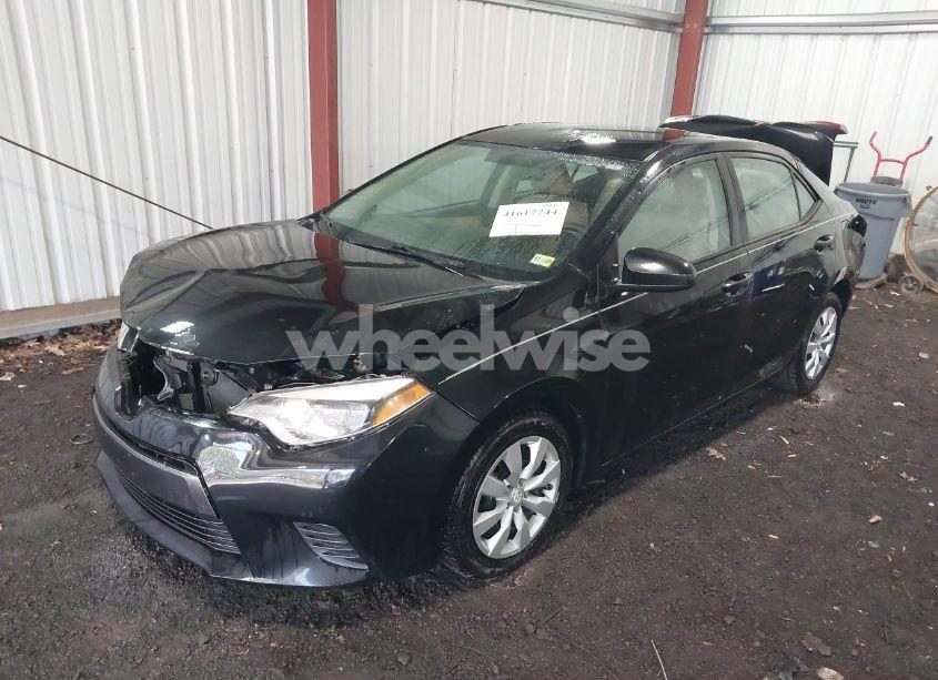 Photo 2 of 2015 Toyota Corolla LE (VIN 2T1BURHE8FC257813)