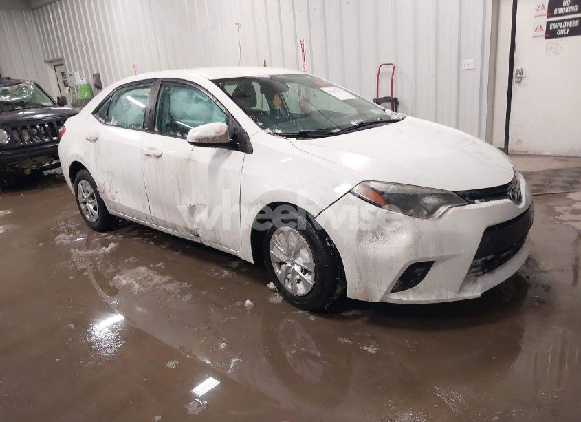 2015 Toyota Corolla L (VIN 2T1BURHE8FC262834) main photo