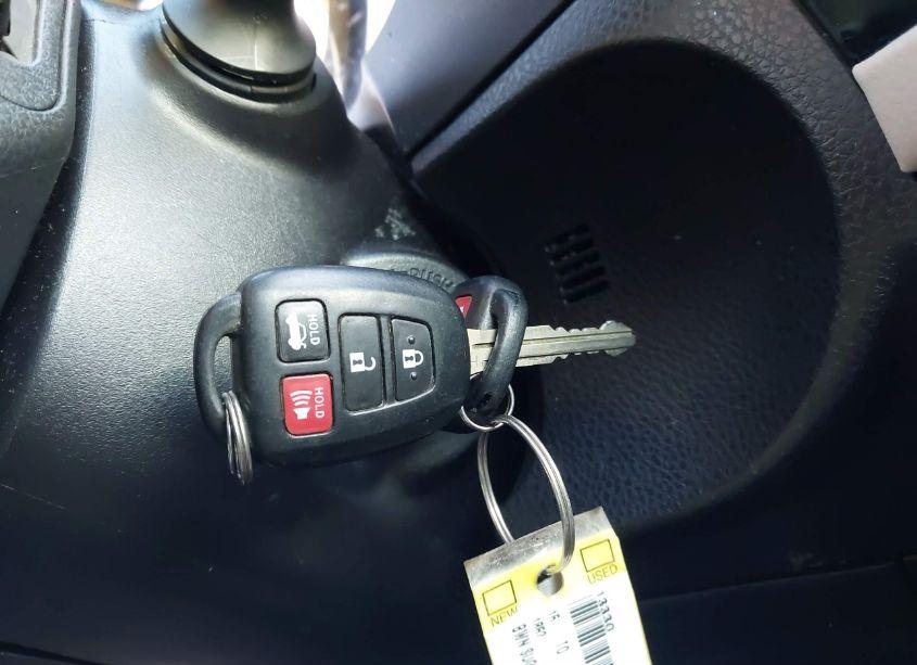 Photo 11 of 2015 Toyota Corolla LE (VIN 2T1BURHE8FC264020)