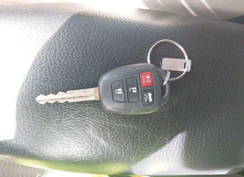 Photo 11 of 2015 Toyota Corolla LE (VIN 2T1BURHE8FC264762)