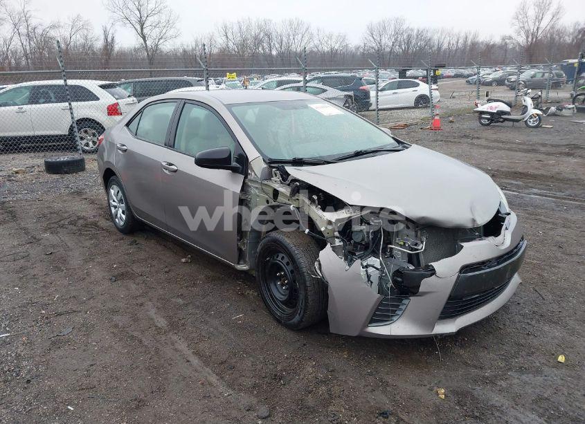 2015 Toyota Corolla LE (VIN 2T1BURHE8FC275793) main photo