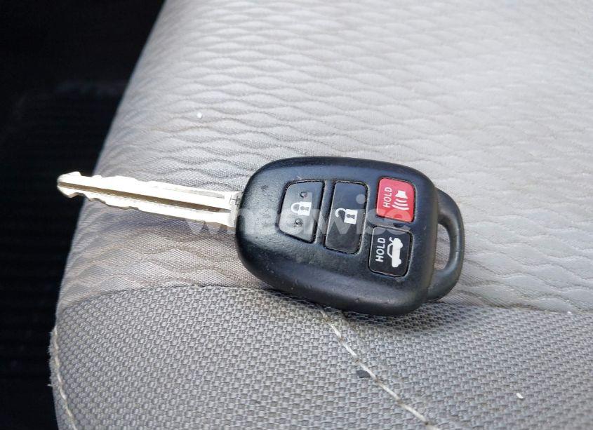 Photo 11 of 2015 Toyota Corolla LE (VIN 2T1BURHE8FC277883)