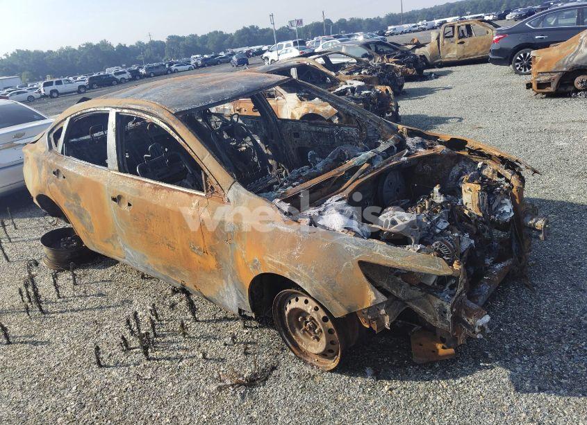 2015 Toyota Corolla LE (VIN 2T1BURHE8FC415485) main photo