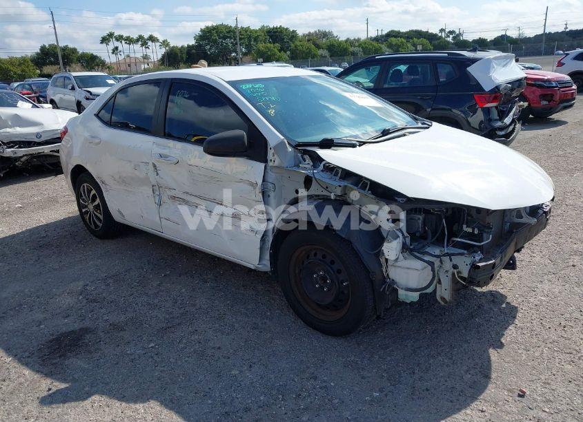 2015 Toyota Corolla LE (VIN 2T1BURHE8FC425269) main photo