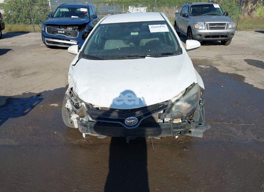 Photo 13 of 2015 Toyota Corolla LE (VIN 2T1BURHE8FC460474)
