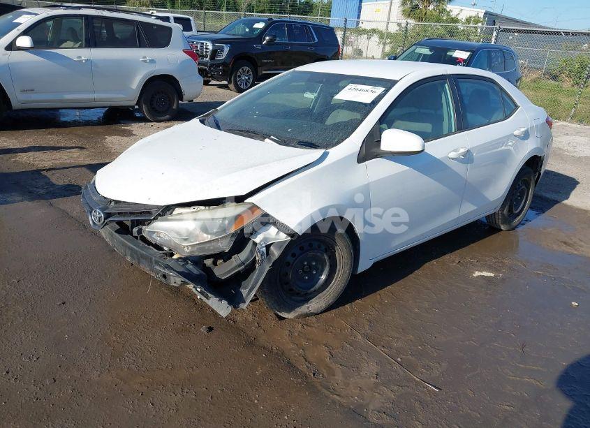 Photo 2 of 2015 Toyota Corolla LE (VIN 2T1BURHE8FC460474)