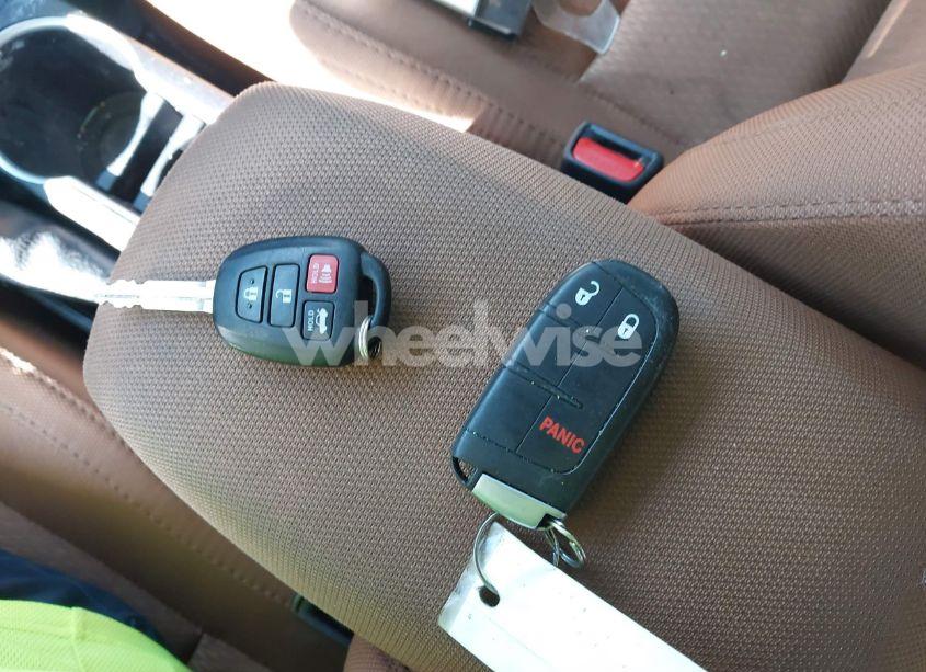 Photo 11 of 2015 Toyota Corolla LE (VIN 2T1BURHE8FC472883)