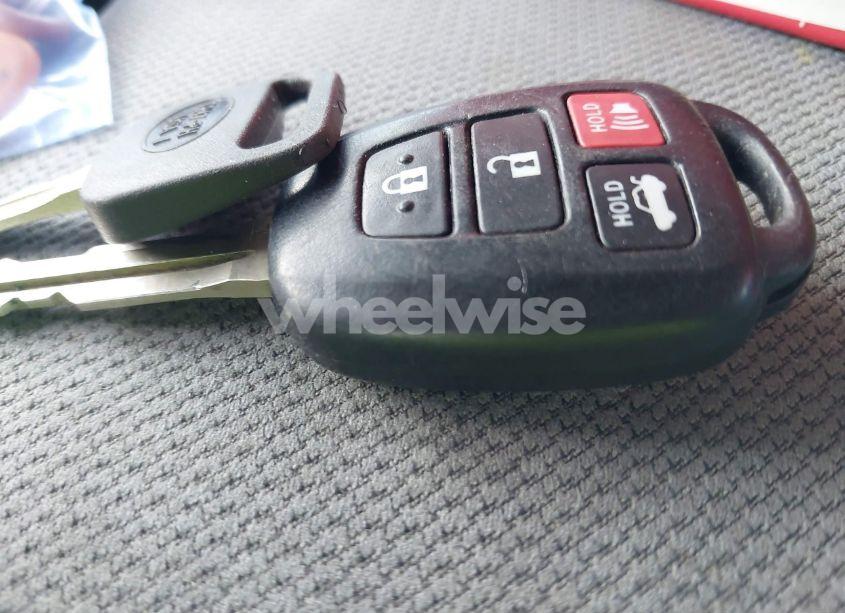 Photo 11 of 2015 Toyota Corolla LE (VIN 2T1BURHE8FC477713)