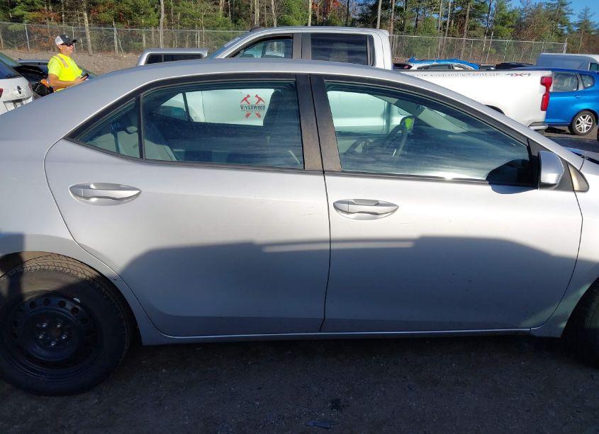 Photo 13 of 2016 Toyota Corolla LE (VIN 2T1BURHE8GC526734)