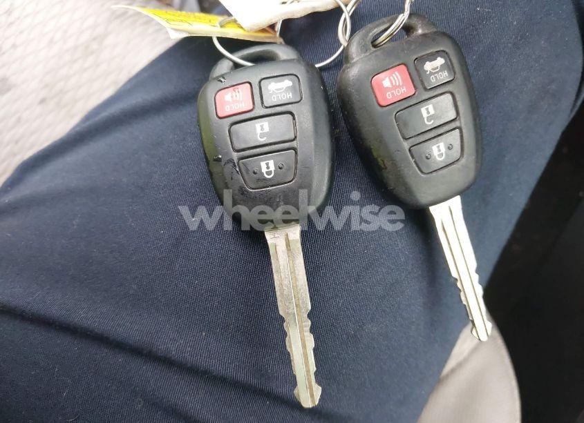 Photo 11 of 2016 Toyota Corolla LE (VIN 2T1BURHE8GC627322)