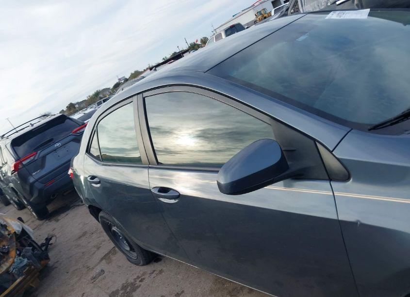 Photo 13 of 2016 Toyota Corolla LE (VIN 2T1BURHE8GC682207)