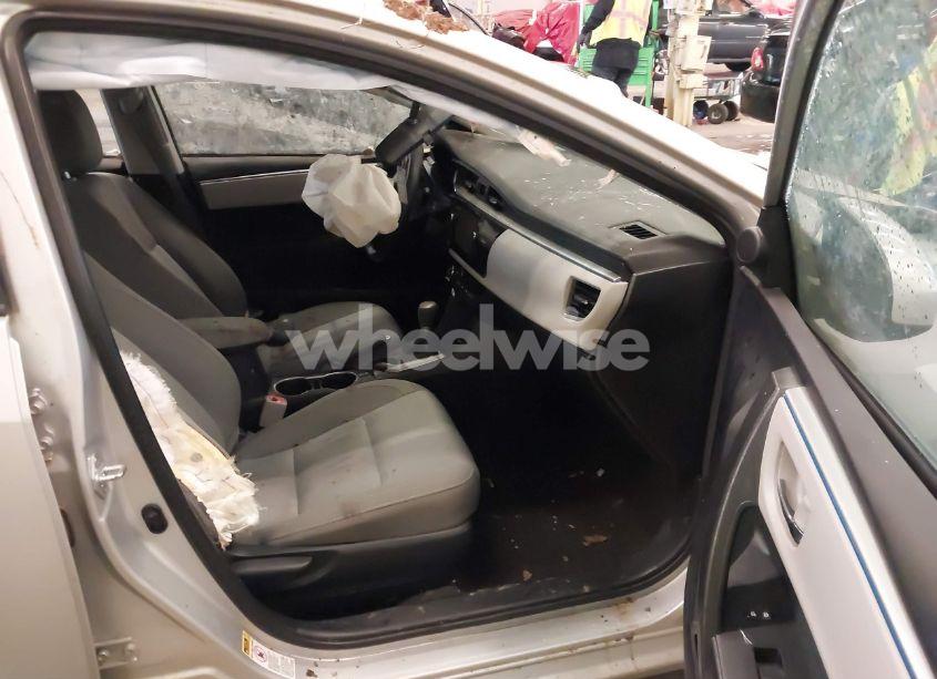 Photo 5 of 2016 Toyota Corolla LE (VIN 2T1BURHE8GC707722)