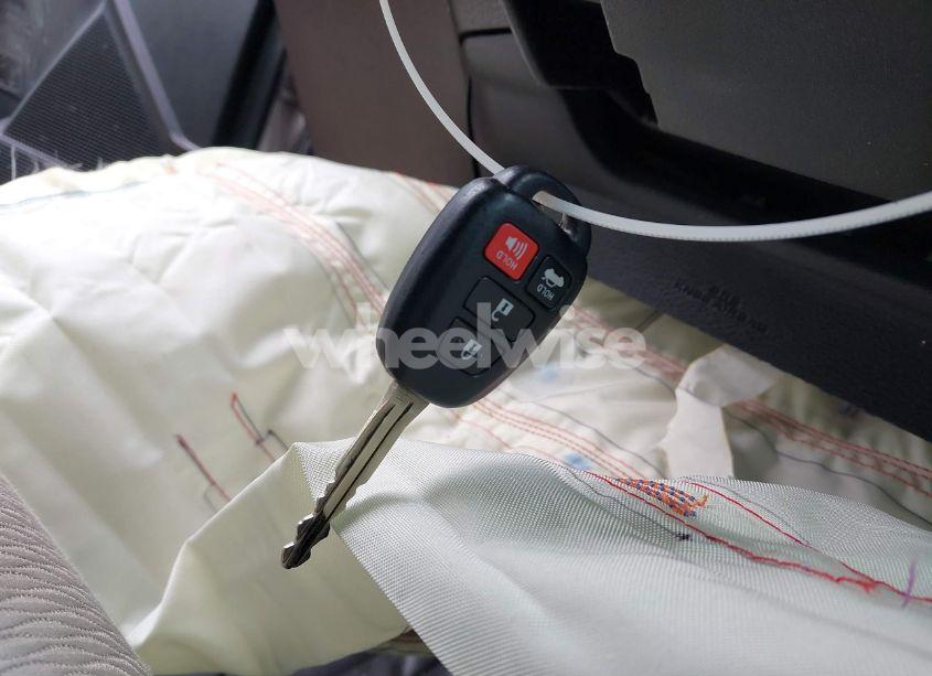 Photo 11 of 2016 Toyota Corolla LE (VIN 2T1BURHE8GC721474)