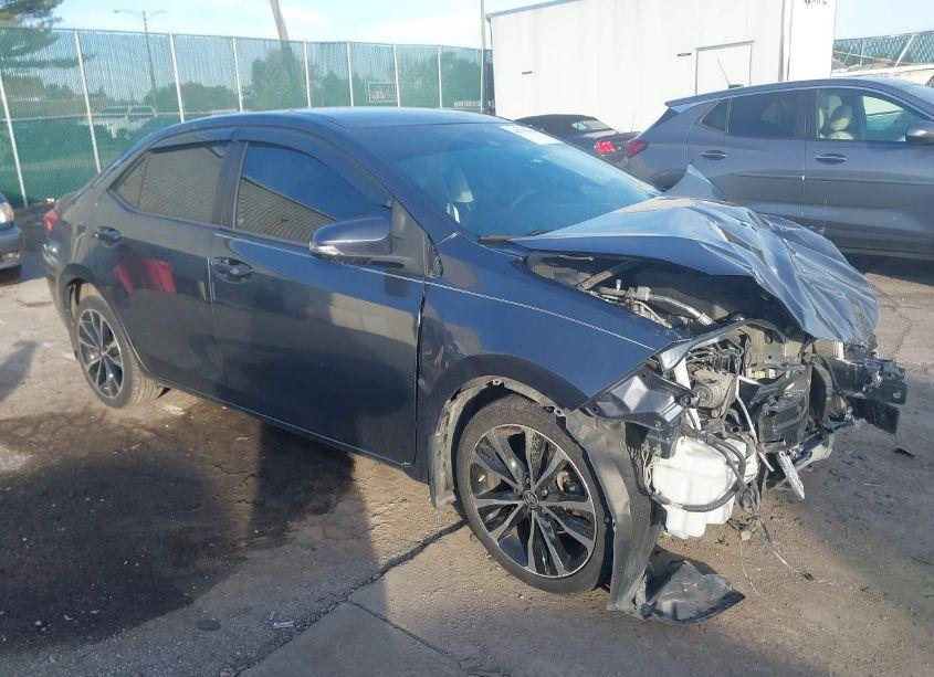 2017 Toyota Corolla SE (VIN 2T1BURHE8HC751463) main photo