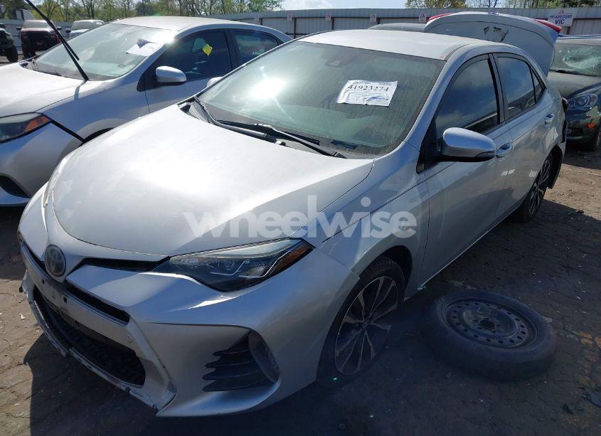 Photo 2 of 2017 Toyota Corolla SE (VIN 2T1BURHE8HC785578)
