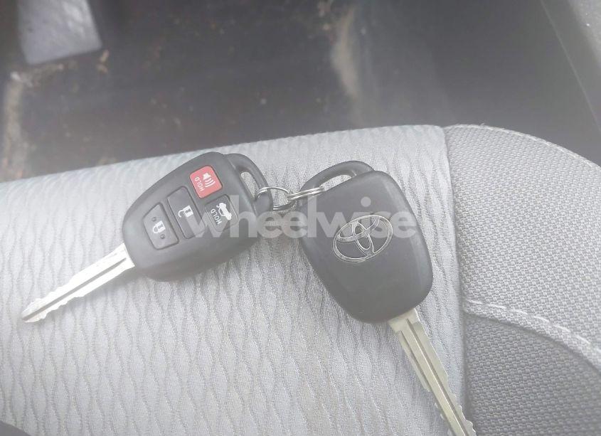 Photo 11 of 2017 Toyota Corolla LE (VIN 2T1BURHE8HC788495)