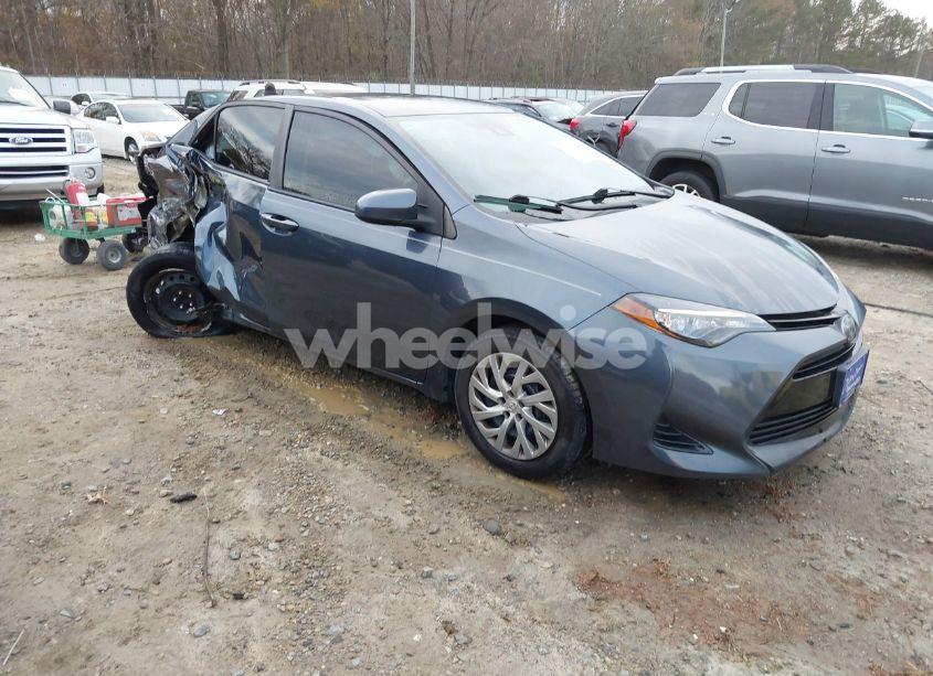 2017 Toyota Corolla LE (VIN 2T1BURHE8HC799559) main photo