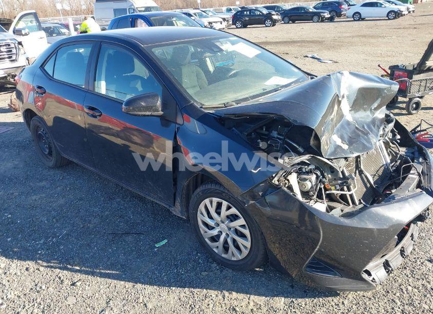 2017 Toyota Corolla LE (VIN 2T1BURHE8HC802752) main photo