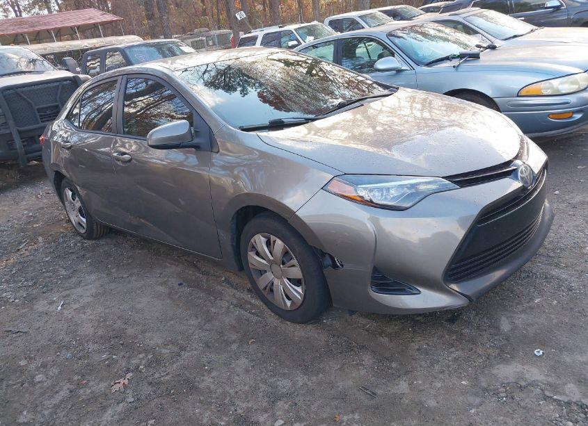 2017 Toyota Corolla LE (VIN 2T1BURHE8HC817784) main photo