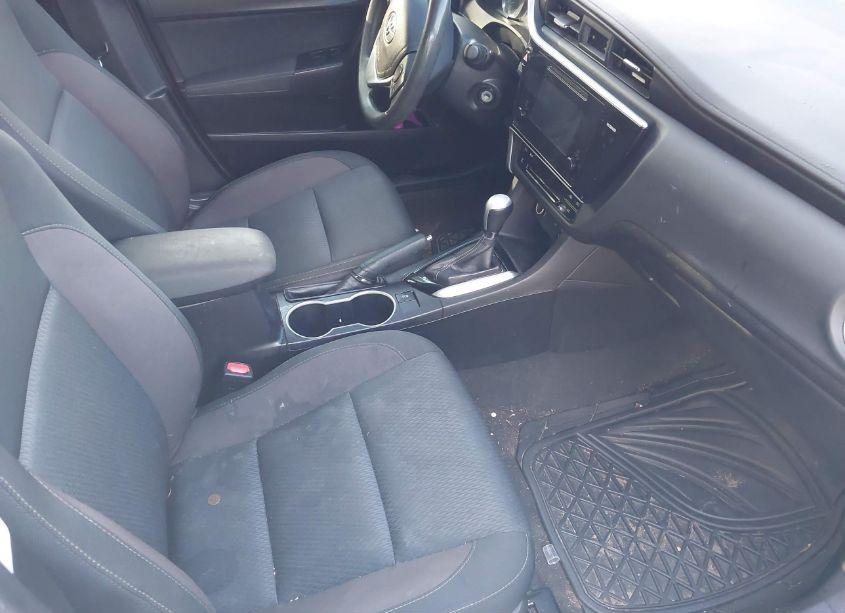 Photo 5 of 2017 Toyota Corolla LE (VIN 2T1BURHE8HC817784)