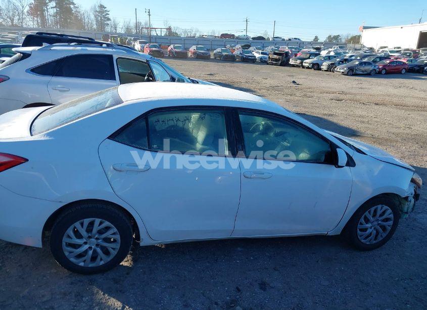 Photo 13 of 2017 Toyota Corolla LE (VIN 2T1BURHE8HC820040)
