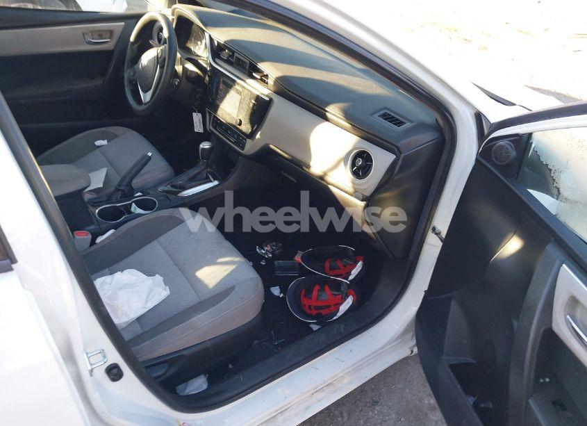 Photo 5 of 2017 Toyota Corolla LE (VIN 2T1BURHE8HC820040)