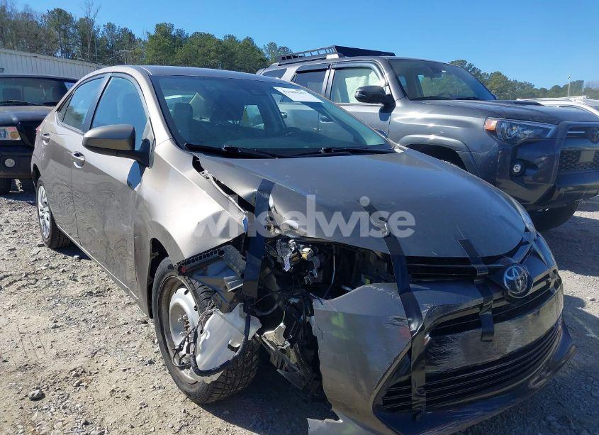 2017 Toyota Corolla LE (VIN 2T1BURHE8HC834214) main photo