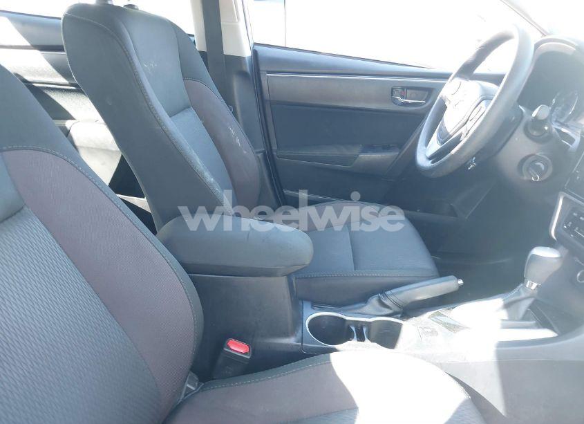 Photo 5 of 2017 Toyota Corolla LE (VIN 2T1BURHE8HC834214)