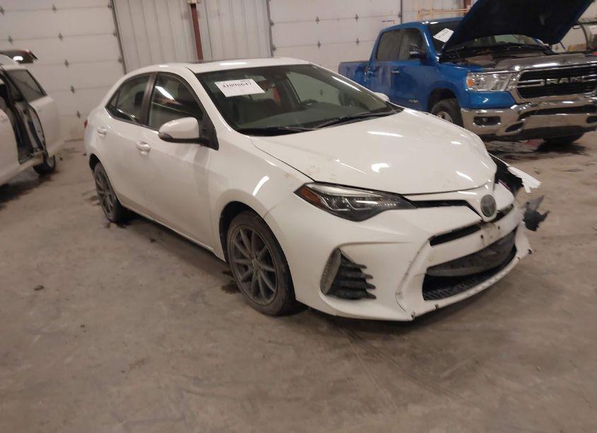 2017 Toyota Corolla SE (VIN 2T1BURHE8HC844841) main photo