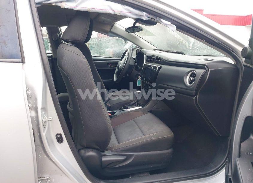 Photo 5 of 2017 Toyota Corolla LE (VIN 2T1BURHE8HC867813)